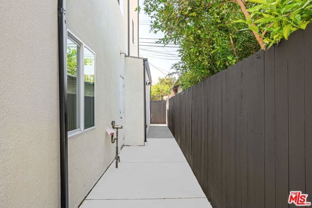 636 W 76th Street, Los Angeles, CA 90044