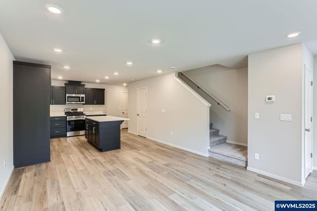 857 Sifuentez Ct, Woodburn, OR 97071