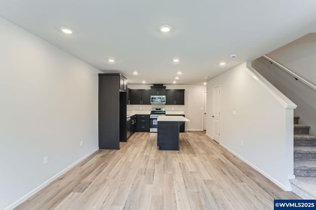 857 Sifuentez Ct, Woodburn, OR 97071