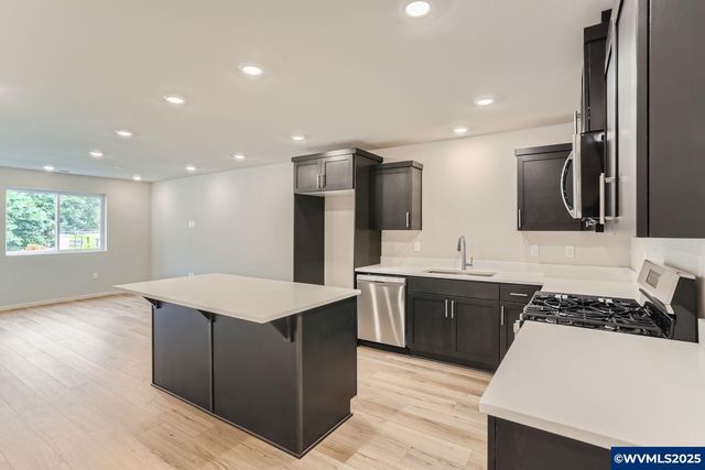 857 Sifuentez Ct, Woodburn, OR 97071