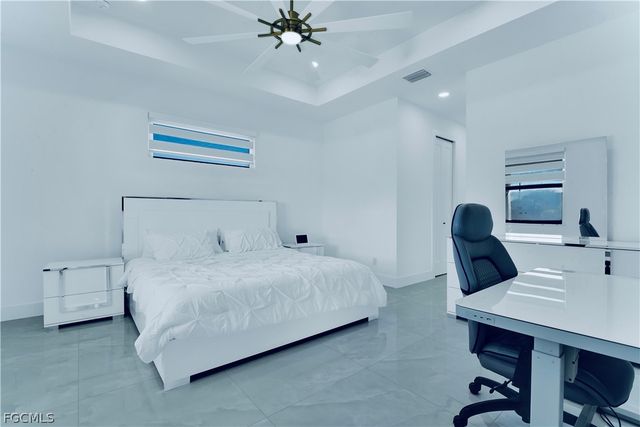 18 Nelson RD N, Cape Coral, FL 33993