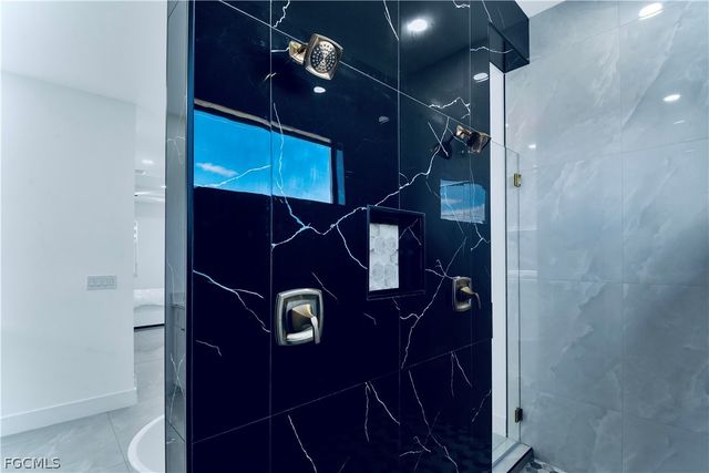 18 Nelson RD N, Cape Coral, FL 33993