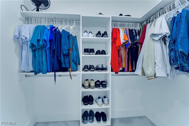 18 Nelson RD N, Cape Coral, FL 33993