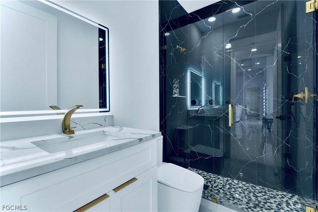 18 Nelson RD N, Cape Coral, FL 33993