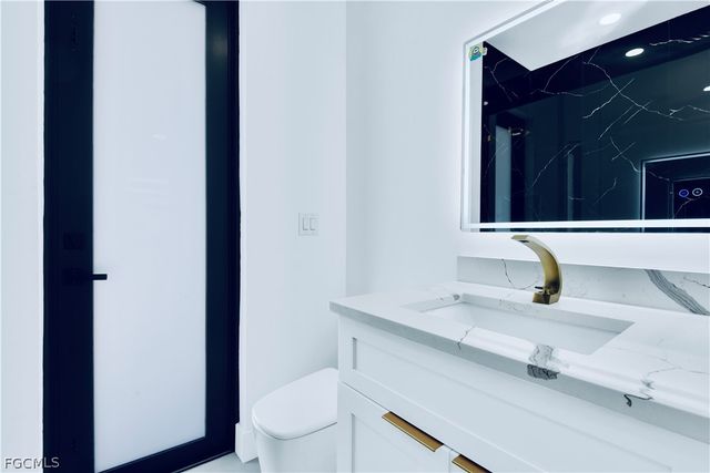 18 Nelson RD N, Cape Coral, FL 33993