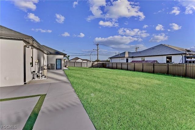 18 Nelson RD N, Cape Coral, FL 33993