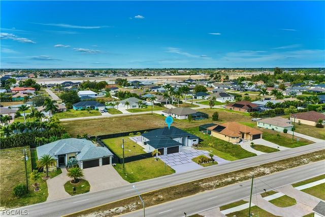 18 Nelson RD N, Cape Coral, FL 33993