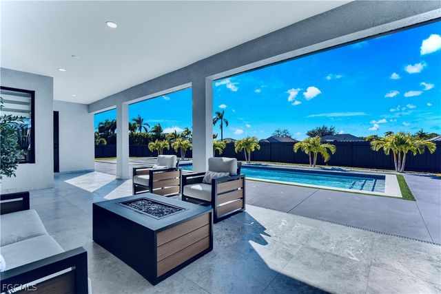 18 Nelson RD N, Cape Coral, FL 33993