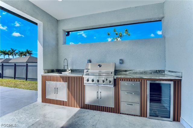 18 Nelson RD N, Cape Coral, FL 33993