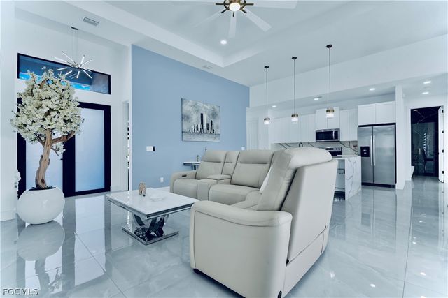 18 Nelson RD N, Cape Coral, FL 33993