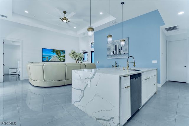 18 Nelson RD N, Cape Coral, FL 33993