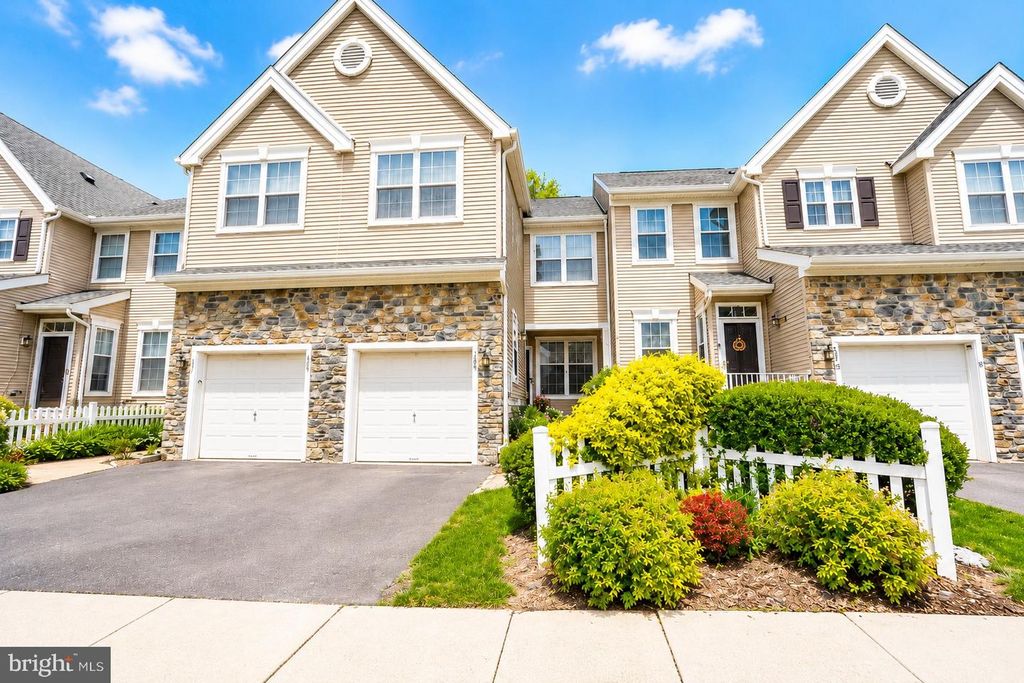 704 DAHLIA CIRCLE, Dayton, NJ 08810