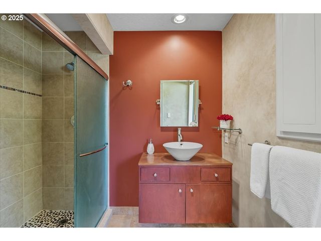 2635 Sw SHERWOOD Pl, Portland, OR 97201