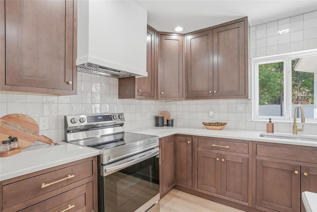 Image 13 of property listing at 4909 S ZION STREET, Tampa, FL 33611