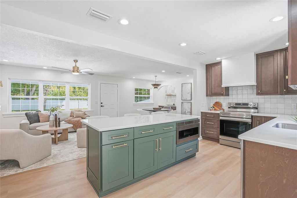 Image 15 of property listing at 4909 S ZION STREET, Tampa, FL 33611