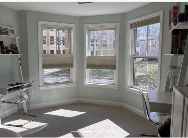 173 Pleasant St 102, Cambridge, MA 02139