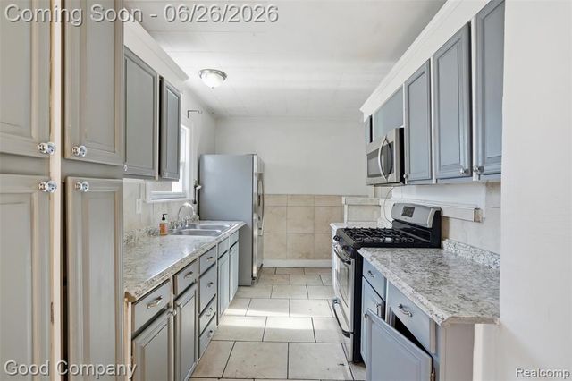 520 E Muir Avenue, Hazel Park, MI 48030
