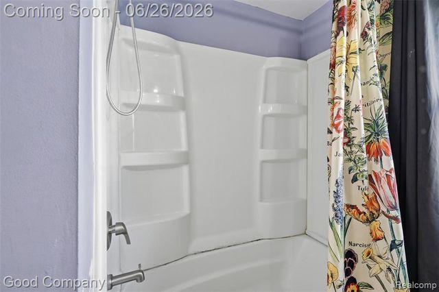 520 E Muir Avenue, Hazel Park, MI 48030