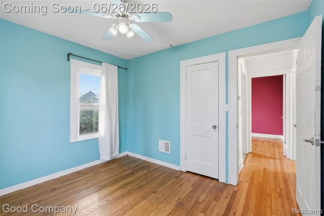 520 E Muir Avenue, Hazel Park, MI 48030