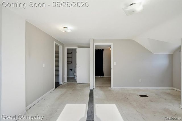 520 E Muir Avenue, Hazel Park, MI 48030