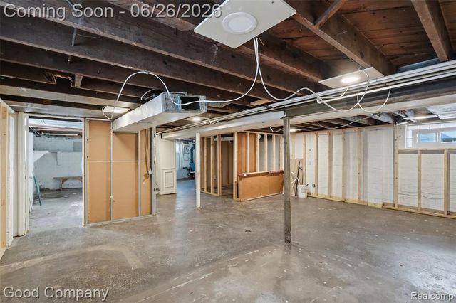 520 E Muir Avenue, Hazel Park, MI 48030