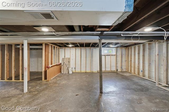 520 E Muir Avenue, Hazel Park, MI 48030