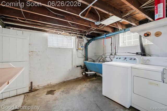 520 E Muir Avenue, Hazel Park, MI 48030