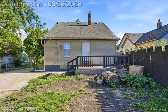 520 E Muir Avenue, Hazel Park, MI 48030