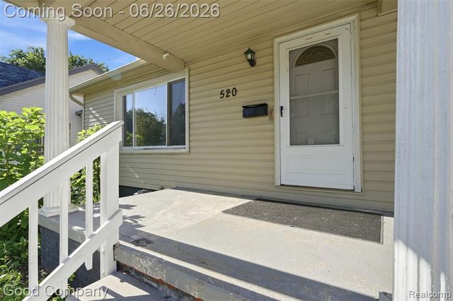 520 E Muir Avenue, Hazel Park, MI 48030