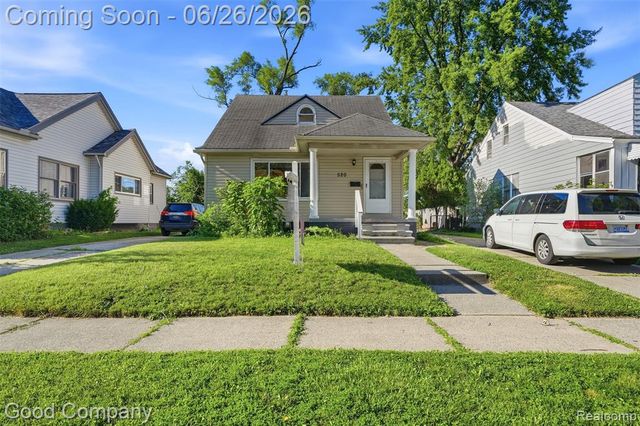 520 E Muir Avenue, Hazel Park, MI 48030