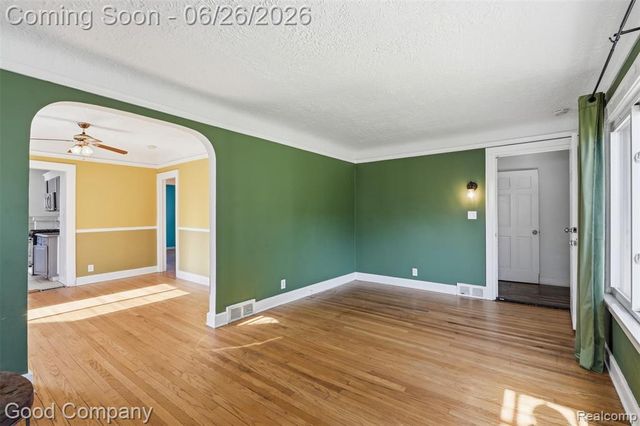 520 E Muir Avenue, Hazel Park, MI 48030