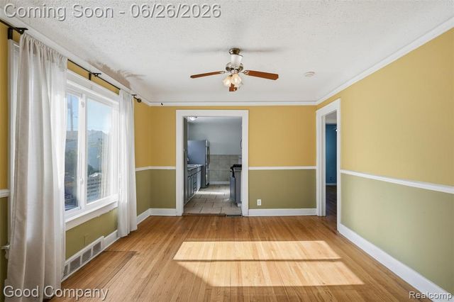 520 E Muir Avenue, Hazel Park, MI 48030