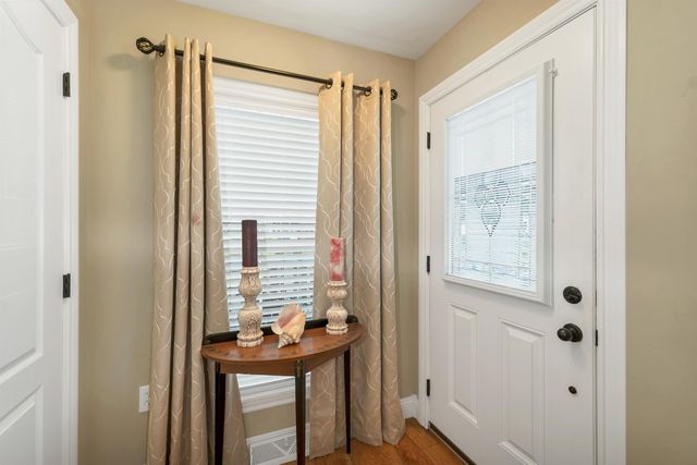 2 Goldenrod Way, North Hampton, NH 03862