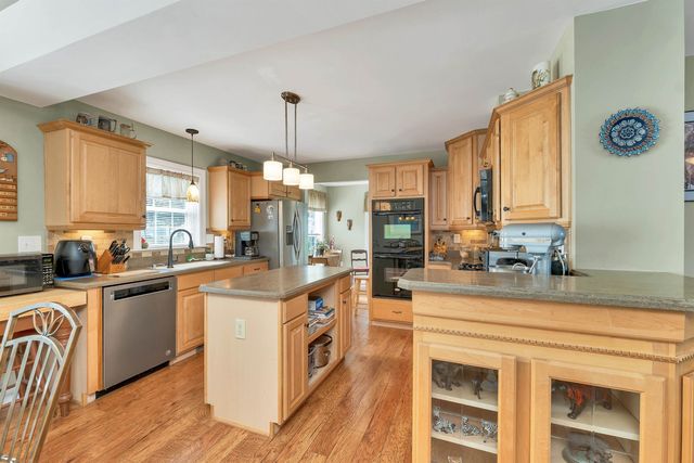2 Goldenrod Way, North Hampton, NH 03862