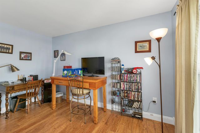 2 Goldenrod Way, North Hampton, NH 03862