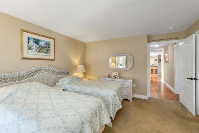 2 Goldenrod Way, North Hampton, NH 03862