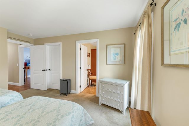 2 Goldenrod Way, North Hampton, NH 03862