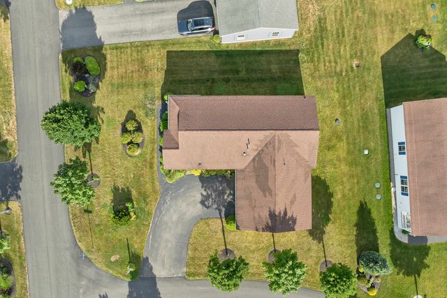 2 Goldenrod Way, North Hampton, NH 03862