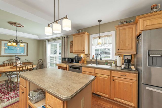 2 Goldenrod Way, North Hampton, NH 03862
