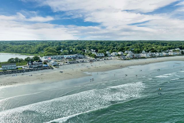 2 Goldenrod Way, North Hampton, NH 03862