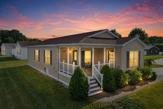 2 Goldenrod Way, North Hampton, NH 03862