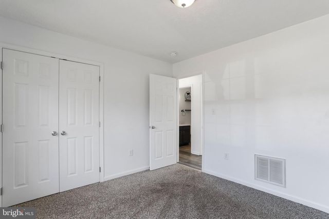 19 TIE RUN RD, Martinsburg, WV 25405