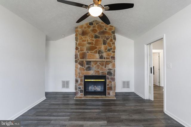 19 TIE RUN RD, Martinsburg, WV 25405