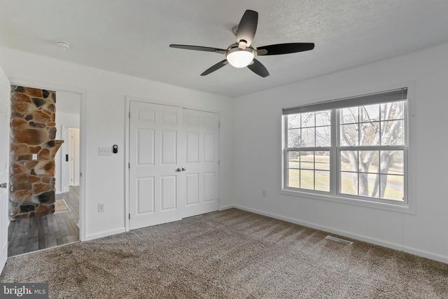 19 TIE RUN RD, Martinsburg, WV 25405