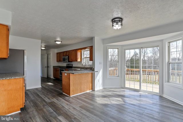 19 TIE RUN RD, Martinsburg, WV 25405