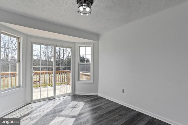 19 TIE RUN RD, Martinsburg, WV 25405