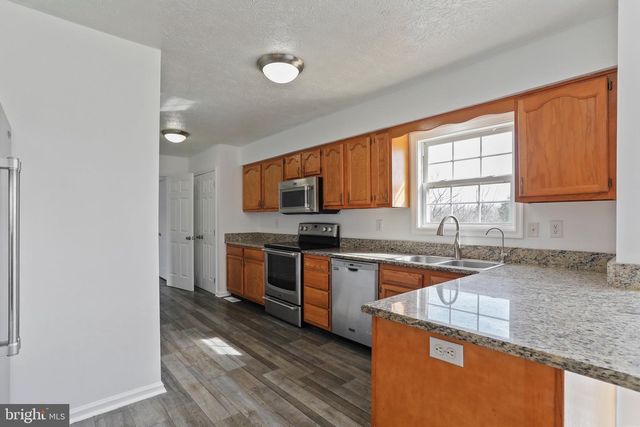 19 TIE RUN RD, Martinsburg, WV 25405