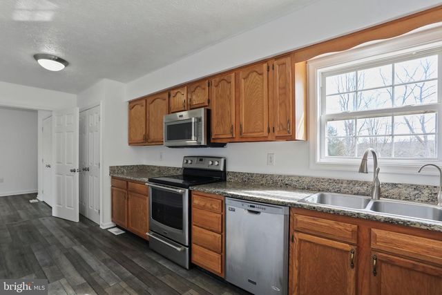 19 TIE RUN RD, Martinsburg, WV 25405