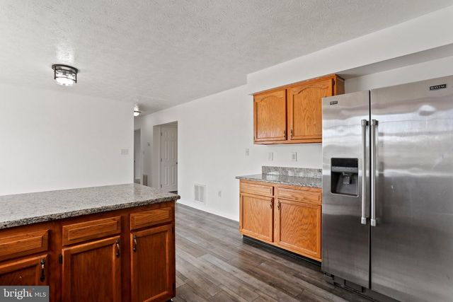 19 TIE RUN RD, Martinsburg, WV 25405