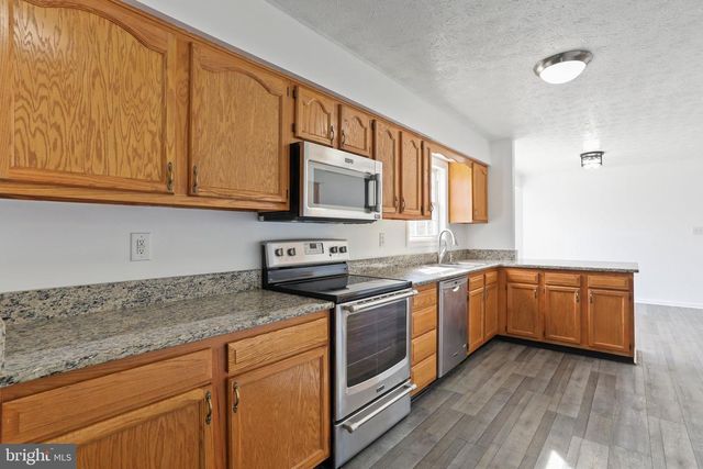 19 TIE RUN RD, Martinsburg, WV 25405